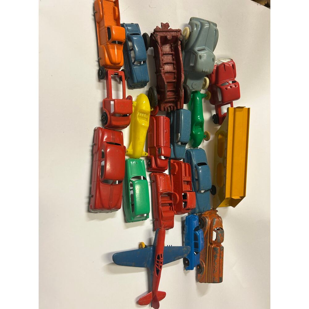 Vintage lot of 18 die cast & plastic cars and trucks Tootsie Toy car carrier